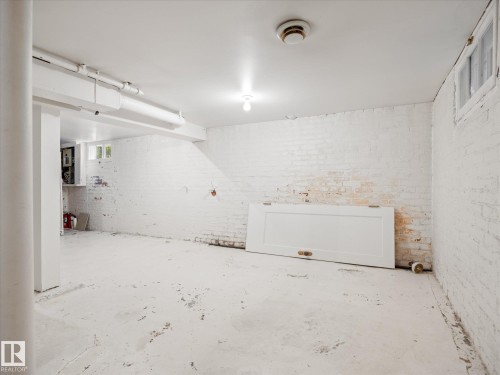 11331 66 Street Nw, Edmonton, AB - Indoor Photo Showing Garage