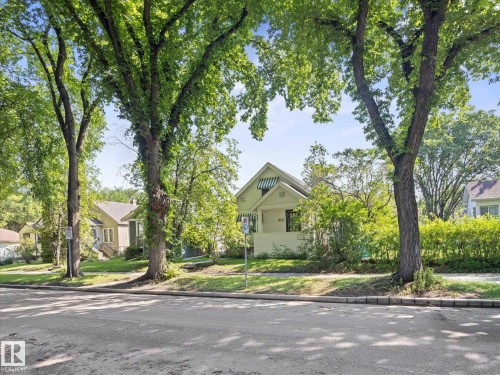 11331 66 Street Nw, Edmonton, AB - Outdoor