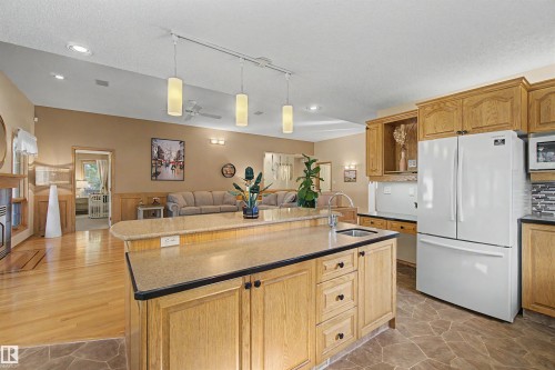 711 Butterworth Drive Nw, Edmonton, AB - Indoor Photo Showing Kitchen
