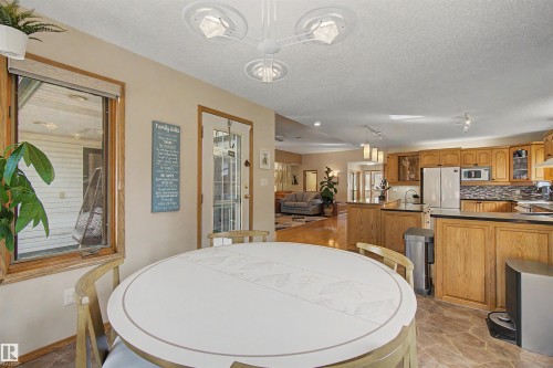 711 Butterworth Drive Nw, Edmonton, AB - Indoor