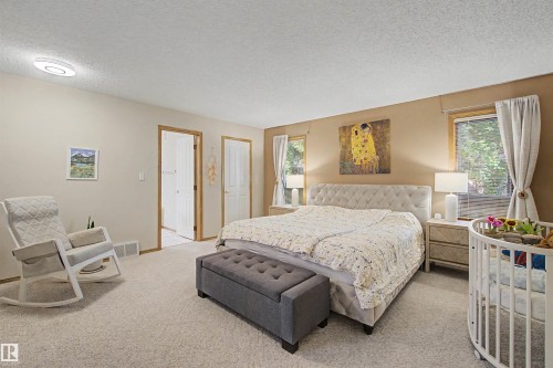 711 Butterworth Drive Nw, Edmonton, AB - Indoor Photo Showing Bedroom