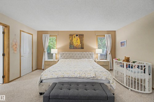 711 Butterworth Drive Nw, Edmonton, AB - Indoor Photo Showing Bedroom