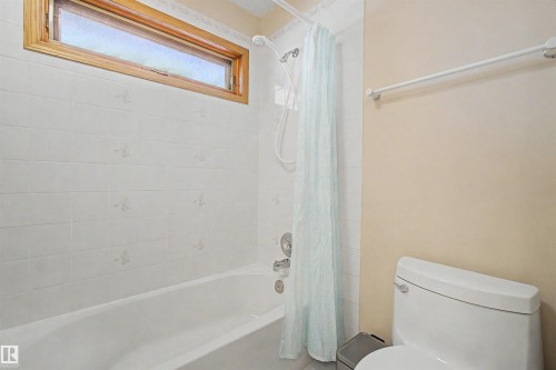 711 Butterworth Drive Nw, Edmonton, AB - Indoor Photo Showing Bathroom