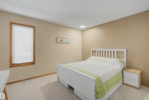711 Butterworth Drive Nw, Edmonton, AB - Indoor Photo Showing Bedroom