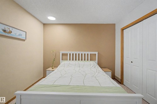 711 Butterworth Drive Nw, Edmonton, AB - Indoor Photo Showing Bedroom