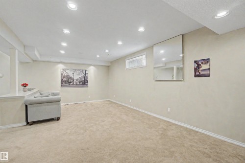 711 Butterworth Drive Nw, Edmonton, AB - Indoor