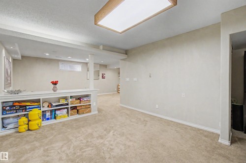 711 Butterworth Drive Nw, Edmonton, AB - Indoor