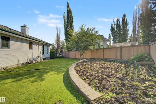 711 Butterworth Drive Nw, Edmonton, AB - Outdoor