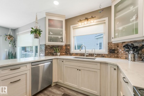 5809 48 Avenue, Beaumont, AB - Indoor Photo Showing Kitchen With Upgraded Kitchen