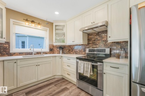 5809 48 Avenue, Beaumont, AB - Indoor Photo Showing Kitchen With Upgraded Kitchen
