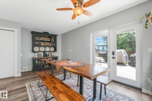 5809 48 Avenue, Beaumont, AB - Indoor Photo Showing Living Room
