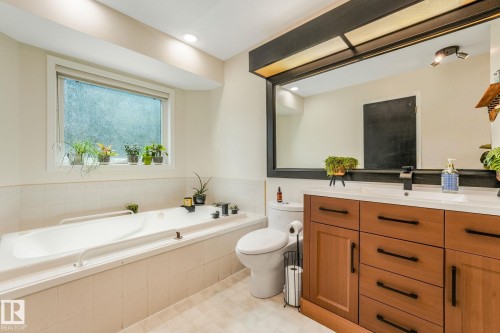 5809 48 Avenue, Beaumont, AB - Indoor Photo Showing Bathroom