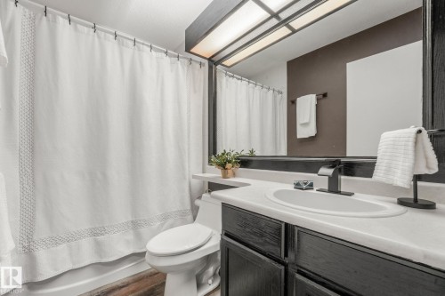 5809 48 Avenue, Beaumont, AB - Indoor Photo Showing Bathroom
