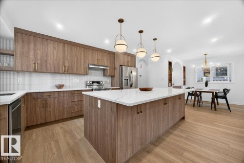 11604 35 Avenue Nw, Edmonton, AB - Indoor Photo Showing Kitchen With Upgraded Kitchen