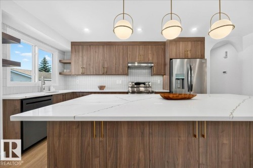 11604 35 Avenue Nw, Edmonton, AB - Indoor Photo Showing Kitchen With Upgraded Kitchen