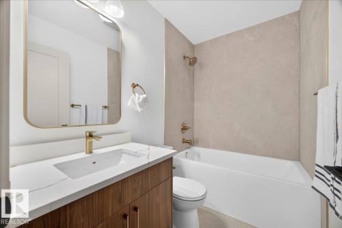 11604 35 Avenue Nw, Edmonton, AB - Indoor Photo Showing Bathroom