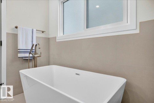 11604 35 Avenue Nw, Edmonton, AB - Indoor Photo Showing Bathroom