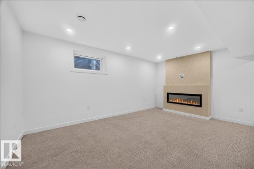 11604 35 Avenue Nw, Edmonton, AB - Indoor