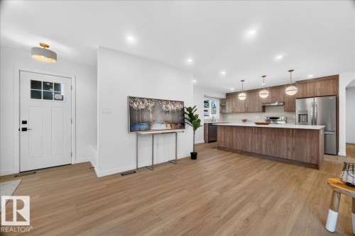 11604 35 Avenue Nw, Edmonton, AB - Indoor Photo Showing Kitchen