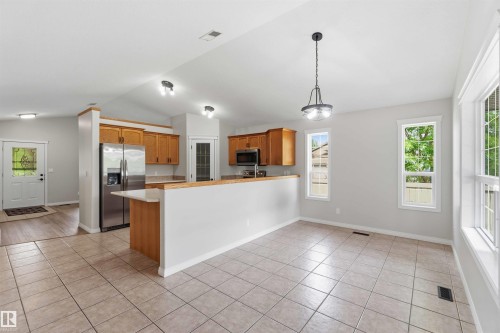 38 Willow Park Road, Stony Plain, AB - Indoor Photo Showing Kitchen
