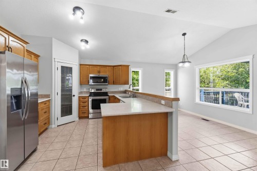 38 Willow Park Road, Stony Plain, AB - Indoor Photo Showing Kitchen With Double Sink