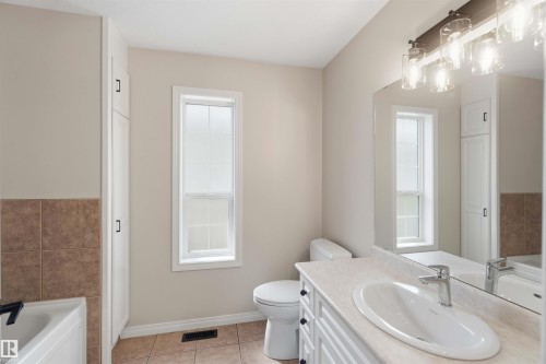 38 Willow Park Road, Stony Plain, AB - Indoor Photo Showing Bathroom