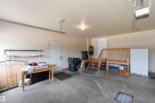 38 Willow Park Road, Stony Plain, AB - Indoor Photo Showing Garage