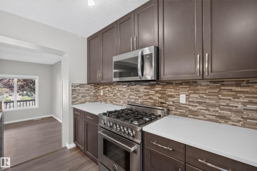 Kitchen - 3139 Carpenter Landing Sw, Edmonton, AB - Indoor Photo Showing Kitchen With Upgraded Kitchen