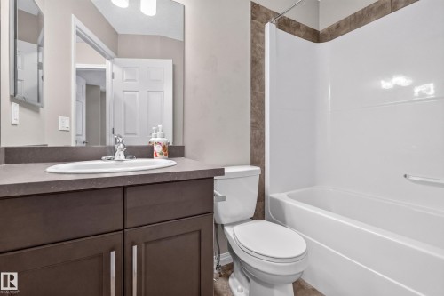 Bathroom - 3139 Carpenter Landing Sw, Edmonton, AB - Indoor Photo Showing Bathroom