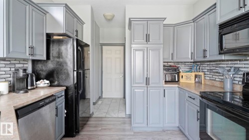 #18 4900 62 St, Beaumont, AB - Indoor Photo Showing Kitchen