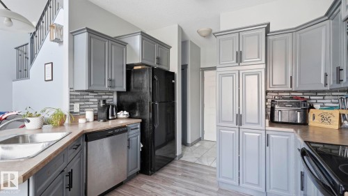 #18 4900 62 St, Beaumont, AB - Indoor Photo Showing Kitchen
