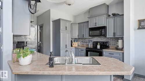 #18 4900 62 St, Beaumont, AB - Indoor Photo Showing Kitchen With Upgraded Kitchen