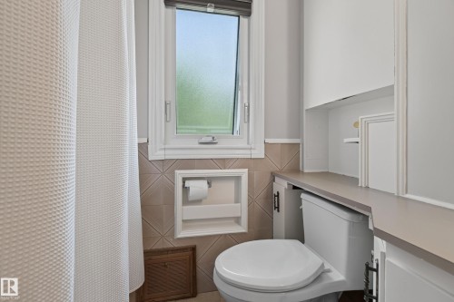 11303 115 Street Nw, Edmonton, AB - Indoor Photo Showing Bathroom