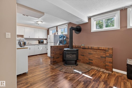 11303 115 Street Nw, Edmonton, AB - Indoor Photo Showing Kitchen