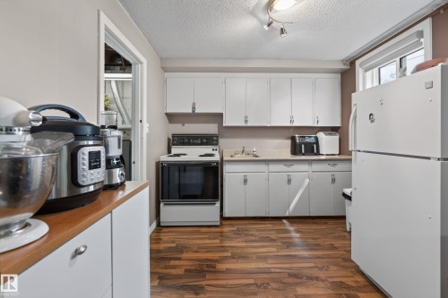 11303 115 Street Nw, Edmonton, AB - Indoor Photo Showing Kitchen