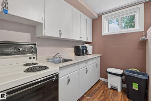 11303 115 Street Nw, Edmonton, AB - Indoor Photo Showing Kitchen