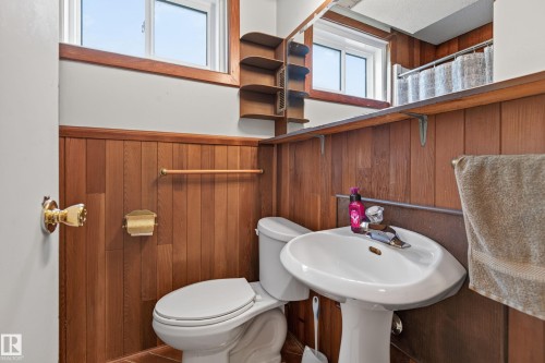 11303 115 Street Nw, Edmonton, AB - Indoor Photo Showing Bathroom
