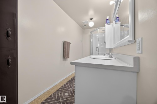 Bathroom - 8310 99 Avenue, Fort Saskatchewan, AB - Indoor Photo Showing Bathroom