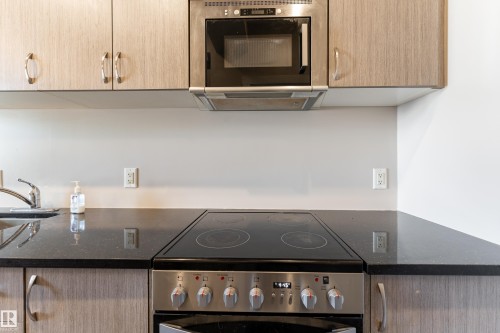 458 Allard Boulevard Sw, Edmonton, AB - Indoor Photo Showing Kitchen