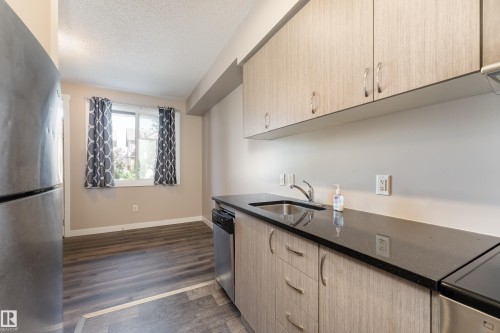 458 Allard Boulevard Sw, Edmonton, AB - Indoor Photo Showing Kitchen