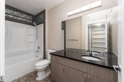 458 Allard Boulevard Sw, Edmonton, AB - Indoor Photo Showing Bathroom