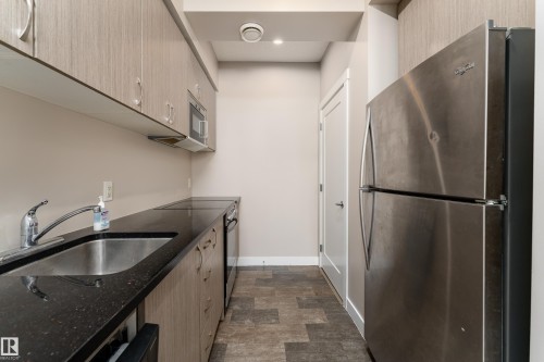458 Allard Boulevard Sw, Edmonton, AB - Indoor Photo Showing Kitchen