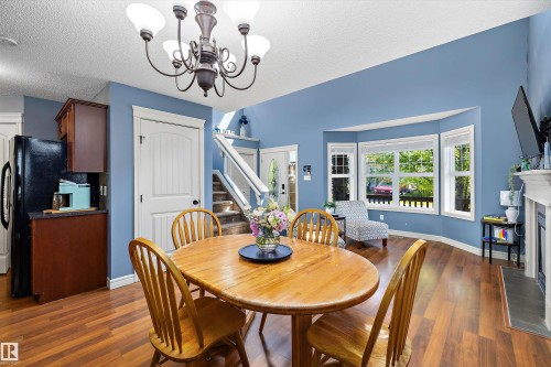 44 Vaughn Avenue, Spruce Grove, AB - Indoor Photo Showing Dining Room