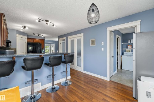 44 Vaughn Avenue, Spruce Grove, AB - Indoor Photo Showing Kitchen
