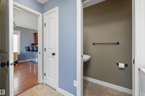 44 Vaughn Avenue, Spruce Grove, AB - Indoor Photo Showing Bathroom