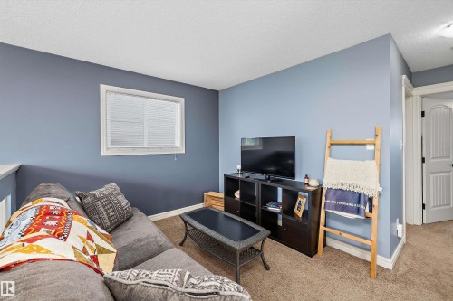 44 Vaughn Avenue, Spruce Grove, AB - Indoor Photo Showing Living Room