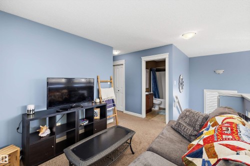 44 Vaughn Avenue, Spruce Grove, AB - Indoor Photo Showing Living Room