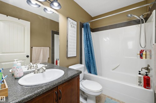 44 Vaughn Avenue, Spruce Grove, AB - Indoor Photo Showing Bathroom