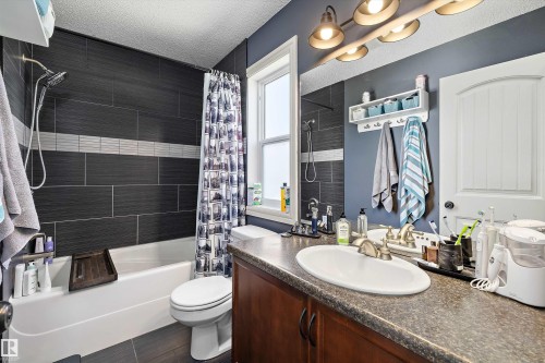44 Vaughn Avenue, Spruce Grove, AB - Indoor Photo Showing Bathroom