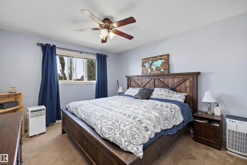 44 Vaughn Avenue, Spruce Grove, AB - Indoor Photo Showing Bedroom